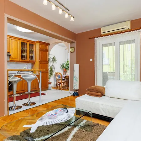 Antonia Apartman *
